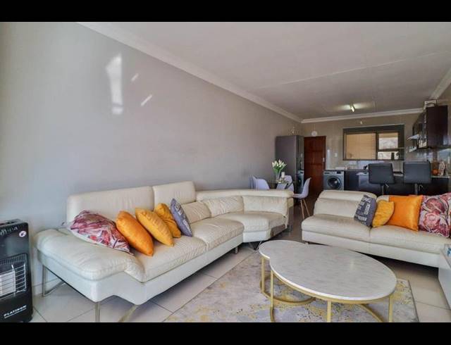 2 BEDROOM TOWNHOUSE FOR SALE IN WINCHESTER HILLS